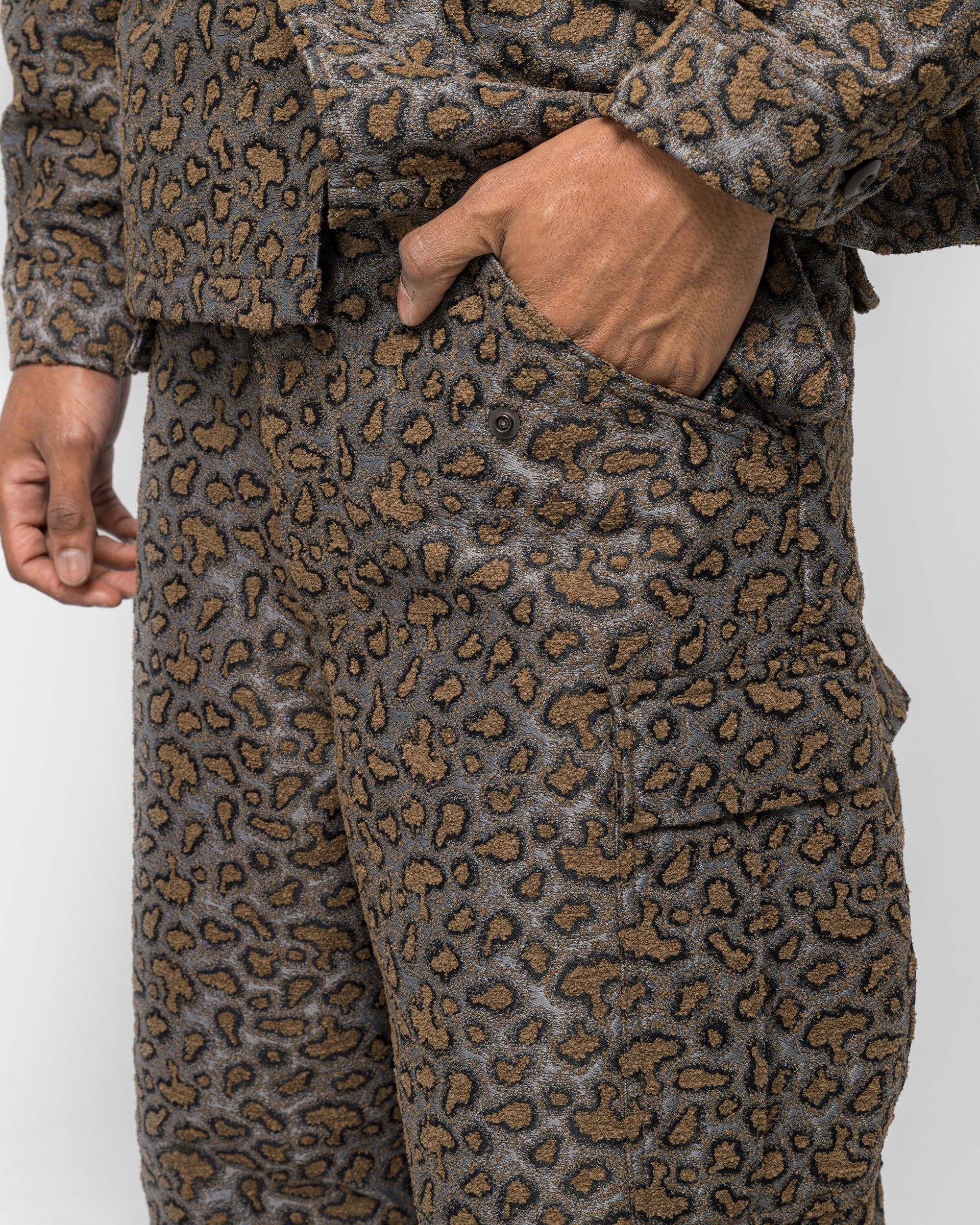 MIL Over 6 Pockets Camo Jacquard - Brown - Image 5