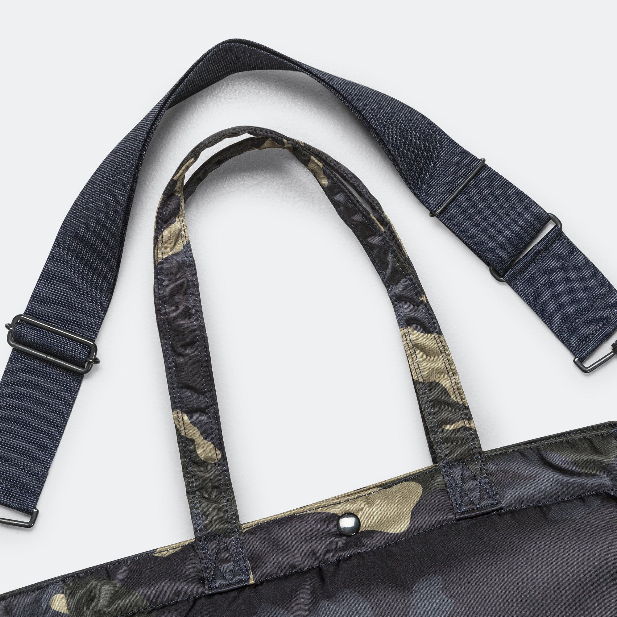 COUNTER SHADE 2WAY Tote Bag - Woodland Khaki - Image 3
