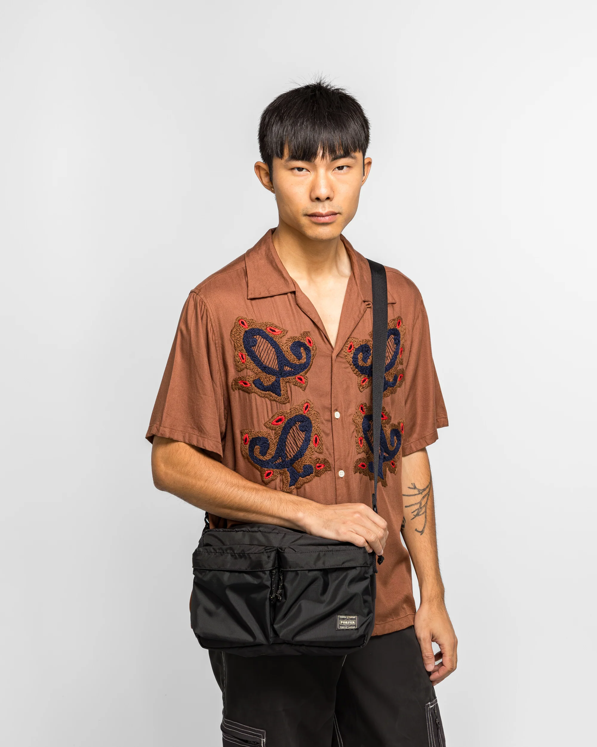 Force Shoulder Bag (S) - Black - Image 2