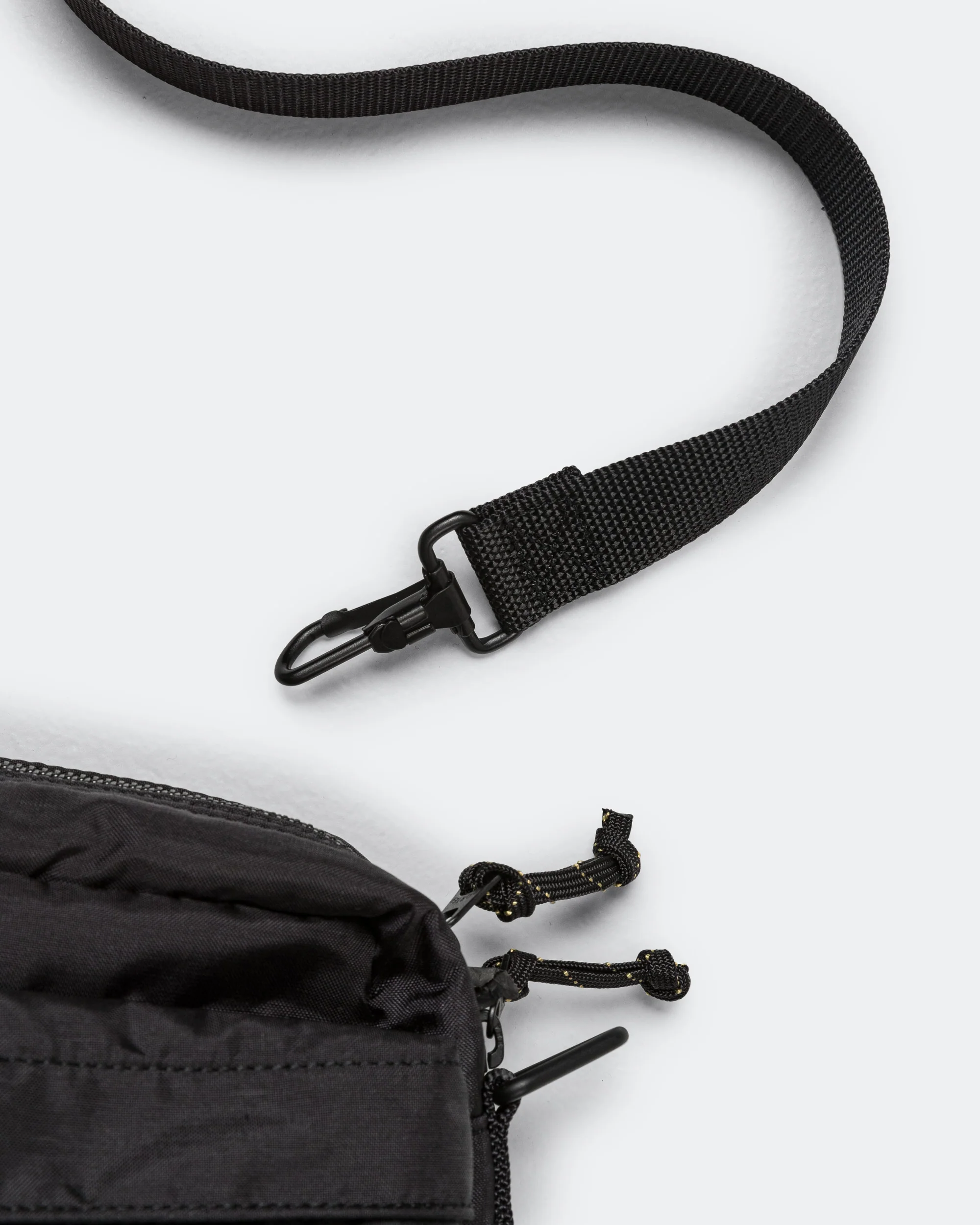 Force Shoulder Bag (S) - Black - Image 4